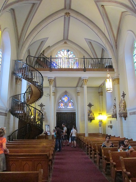 Nave of the Loretto chapel
