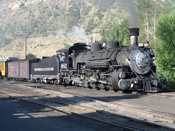 Engine 482 at the station