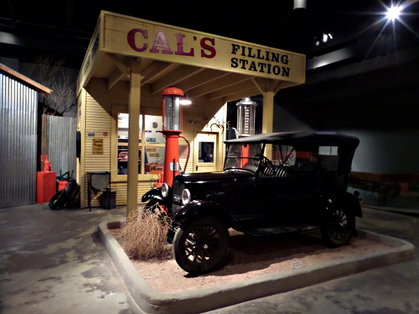 1920s service station